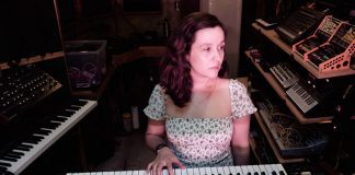 Jessy Lanza lança a inédita “Anyone Around” com clipe na cia de integrantes do Junior Boys, Savages e mais amigos