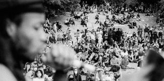 Jorja Smith lança videoclipe de “Rose Rouge” com imagens de protestos antirracistas pelo mundo
