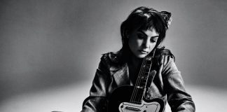 Angel Olsen revela o single “Waving, Smiling” do álbum ‘Whole New Mess’