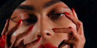 Celeste lança a comovente “Little Runaway” do álbum de estreia autointitulado