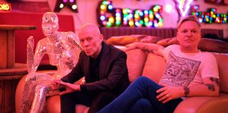 Erasure lança clipe de “Nerves of Steel” com elenco estelar de drags e da comunidade LGBTQIA+