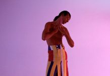 Kindness celebra um ano do álbum ‘Something Like A War’ com videoclipe de “Raise Up”