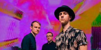 Maxïmo Park volta com uma odisseia pop psicodélica no single “Child Of The Flatlands”