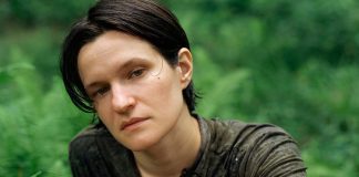 Adrianne Lenker, do Big Thief, lança a faixa “dragon eyes” do álbum solo ‘songs’