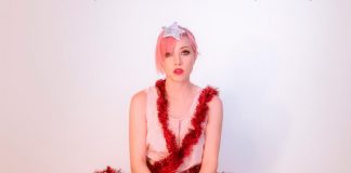 Carly Rae Jepsen entra no clima do Natal no single “It’s Not Christmas Till Somebody Cries”