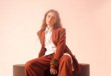 Clairo compartilha cover de “I’ll Try Anything Once” dos Strokes