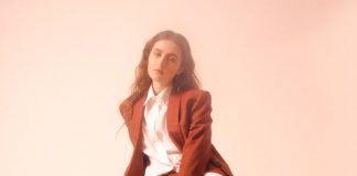 Clairo compartilha cover de “I’ll Try Anything Once” dos Strokes