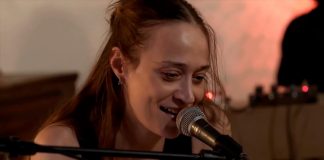 Fiona Apple apresenta músicas do álbum ‘Fetch the Bolt Cutters’ ao vivo pela primeira vez