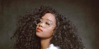 H.E.R. canta uma relação complicada no single “Hold On”