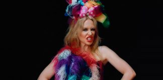 Kylie Minogue ferve as pistas de dança, com um olhar ao passado, no single “I Love It”
