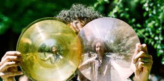 OOF lança o single “All Of Us Is One”, na companhia de Russell Brand e Jie Pop, com videoclipe psicodélico