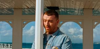 Sam Smith reflete sobre a vida num parque de diversões no clipe de “Kids Again”