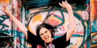 7 discos para ouvir hoje: BENEE, Marika Hackman, Tom Vek, Baby Queen e mais