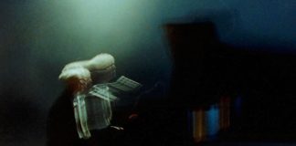 James Blake lança EP com covers de Frank Ocean, Billie Eilish e Joy Division