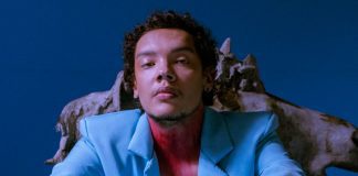 EXCLUSIVO: Reiner faz ode ao feminino no single e videoclipe de “Flor”