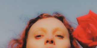 Karen Elson lança EP com covers de Robyn, Cher, Elton John, ABBA e mais