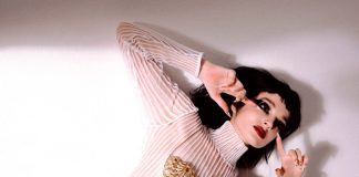 Poppy lança o EP natalino ‘A Very Poppy Christmas’