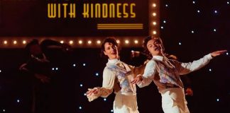 Harry Styles convida Phoebe Waller-Bridge para dançar no videoclipe de “Treat People With Kindness”