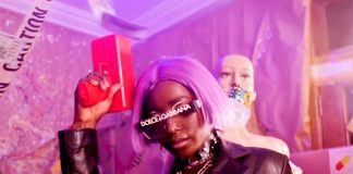 Amaarae celebra independência no colorido e festivo videoclipe de “SAD GIRLZ LUV MONEY”