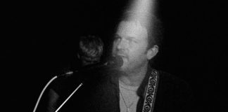 Kings of Leon lança videoclipe para intensa e otimista “Echoing”