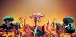 Lido Pimienta e as criaturas da consciência no videoclipe de “Coming Thru”