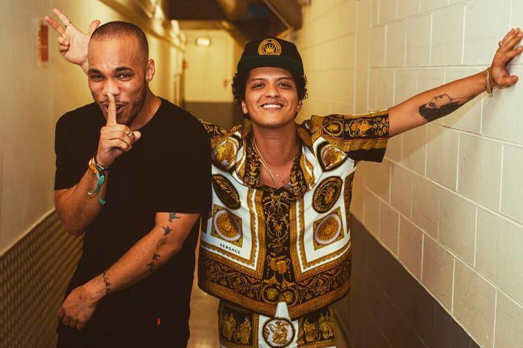 Bruno Mars e Anderson .Paak lançam 'Leave The Door Open', primeira música  da banda Silk Sonic