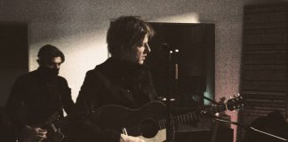 Spoon lança covers de “Breakdown” e “A Face in the Crowd” de Tom Petty
