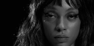 Urias lamenta um amor perdido no videoclipe do single “Foi Mal”