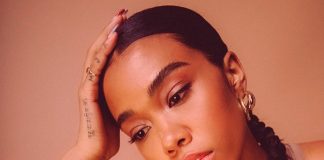 Amber Mark lança “Worth It”, um hino sobre amor próprio e confiança