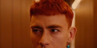 Years & Years assusta-se com seu alter ego no videoclipe de “Starstruck”