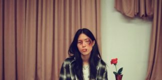 Deb Never revela uma jornada espiritual de renascimento no videoclipe de “Sorry”