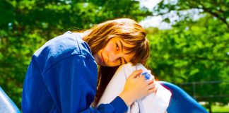 Faye Webster lança o videoclipe de “I Know I’m Funny haha”, faixa-título do novo álbum