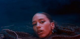 Maeve encontra-se enterrada num universo nefasto no videoclipe de “Sick”