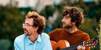 Kings of Convenience lança o cativante single “Fever” do álbum ‘Peace or Love’