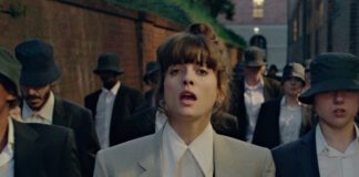 Noga Erez luta com suas fraquezas mentais no videoclipe de “Cipi”
