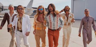 Foo Fighters assume o alter ego Dee Gees e anuncia álbum de disco music ‘Hail Satin’