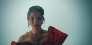 Tove Styrke confronta extravagantes versões no videoclipe de “Mood Swings”
