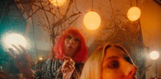 Wolf Alice reflete o passado e prevê um futuro incerto no videoclipe de “Lipstick On The Glass”