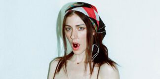 Caroline Polachek retorna com um pop lúdico e caloroso no single “Bunny Is A Rider”
