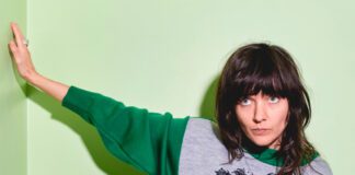 Courtney Barnett anuncia o álbum ‘Things Take Time, Take Time’ com o single “Rae Street”