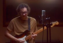 Reiner lança show ao vivo, em formato intimista, do EP ‘Breu’