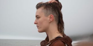 Tiberius b, a nova estrela de Mark Ronson, lança o EP e videoclipe de ‘Stains’