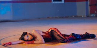 Tinashe arrasa em número de dança no videoclipe de “Bouncin'”