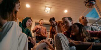 half·alive vive um romance de verão no videoclipe de “Summerland”