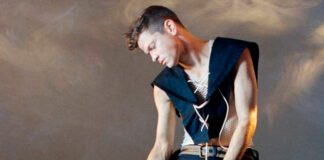 Perfume Genius lança cover melodramático de “I Will Survive”, clássico de Gloria Gaynor