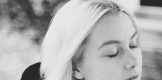 Phoebe Bridgers lança cover de “Nothing Else Matters” do Metallica