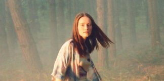 Sigrid despede-se de um romance no vibrante single “Burning Bridges”