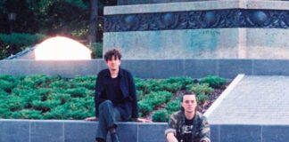 Ducks Ltd. lança o single “Under The Rolling Moon” do álbum ‘Modern Fiction’