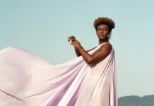 Liniker lança o disco de estreia solo ‘Índigo Borboleta Anil’