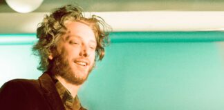 Oneohtrix Point Never lança versão de “Tales From The Trash Stratum” com Elizabeth Fraser do Cocteau Twin